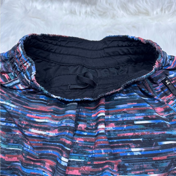 Lululemon Tracker Multi color  Short V 4" - Picture 9 of 11